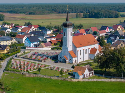 Gotteshaus im Ort Ralbitz-Rosenthal
